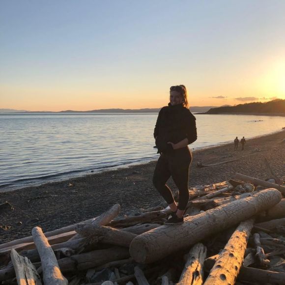 Meet your Posher, Emily - Picture 1 of 1